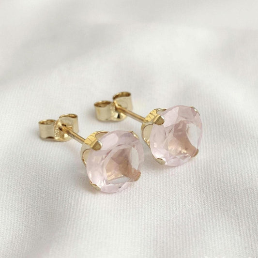 Jewelry for Sensitive Skin: What to Look For